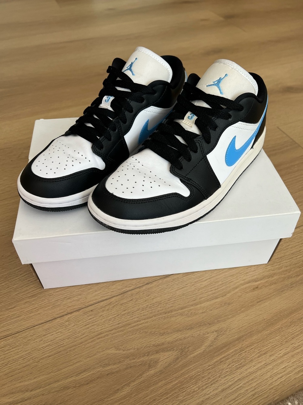 Jordan 1 Low Top Black University